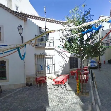 Best Terrace River View Apt In Alfama Lizbona