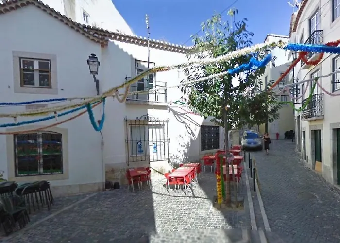 Best Terrace River View Apt In Alfama Lizbona