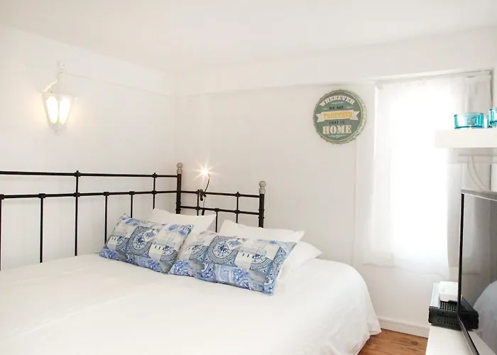 Best Terrace River View Apt In Alfama Lizbona