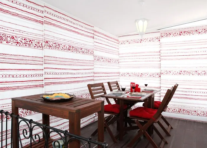 Best Terrace River View Apt In Alfama Lizbona