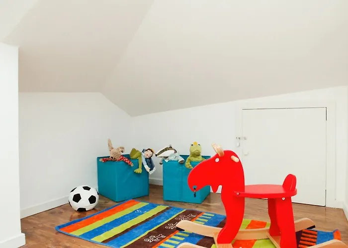 Best Terrace River View Apt In Alfama Lizbona