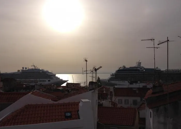 Best Terrace River View Apt In Alfama Apartament *