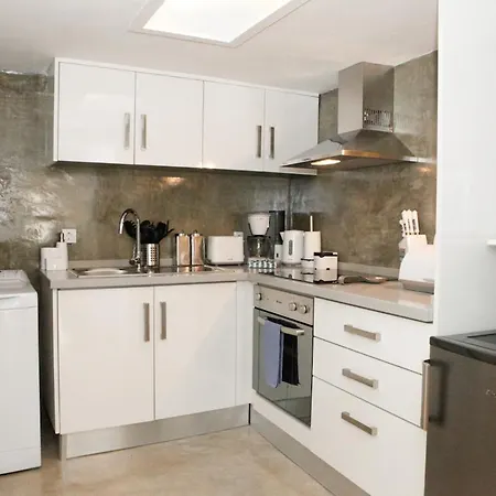 Best Terrace River View Apt In Alfama Apartment